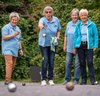 Personen die Boule spielen 